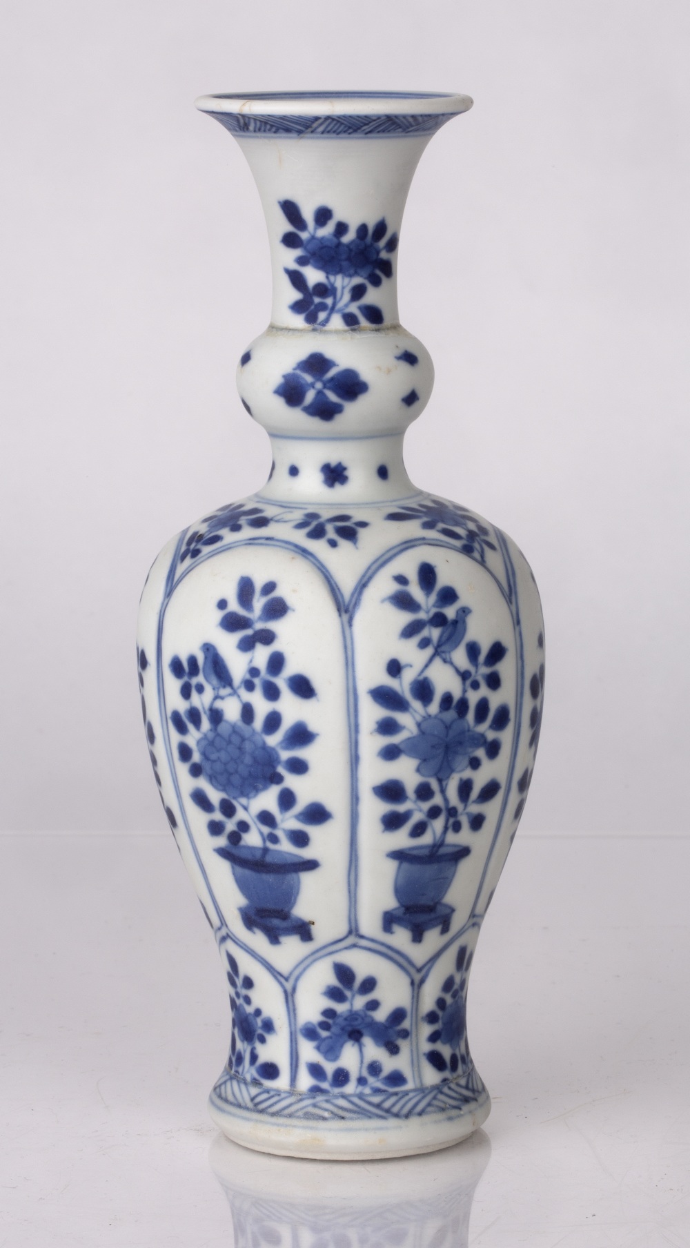 Blue and white slender vase Chinese, Kangxi period (1662-1722) decorated to the body with panels - Image 2 of 4