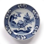 Blue and white saucer dish Chinese, Kangxi period (1662-1722) with to the centre with a hunting