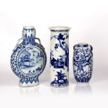 Blue and white porcelain moon flask Chinese, 19th Century with chi-lin dragon handles, 26cm high,