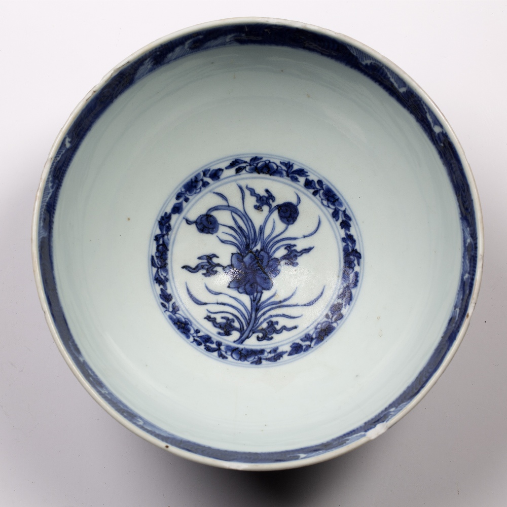 Blue and white porcelain bowl Chinese painted with a peony to the centre and with dragons and - Image 3 of 5