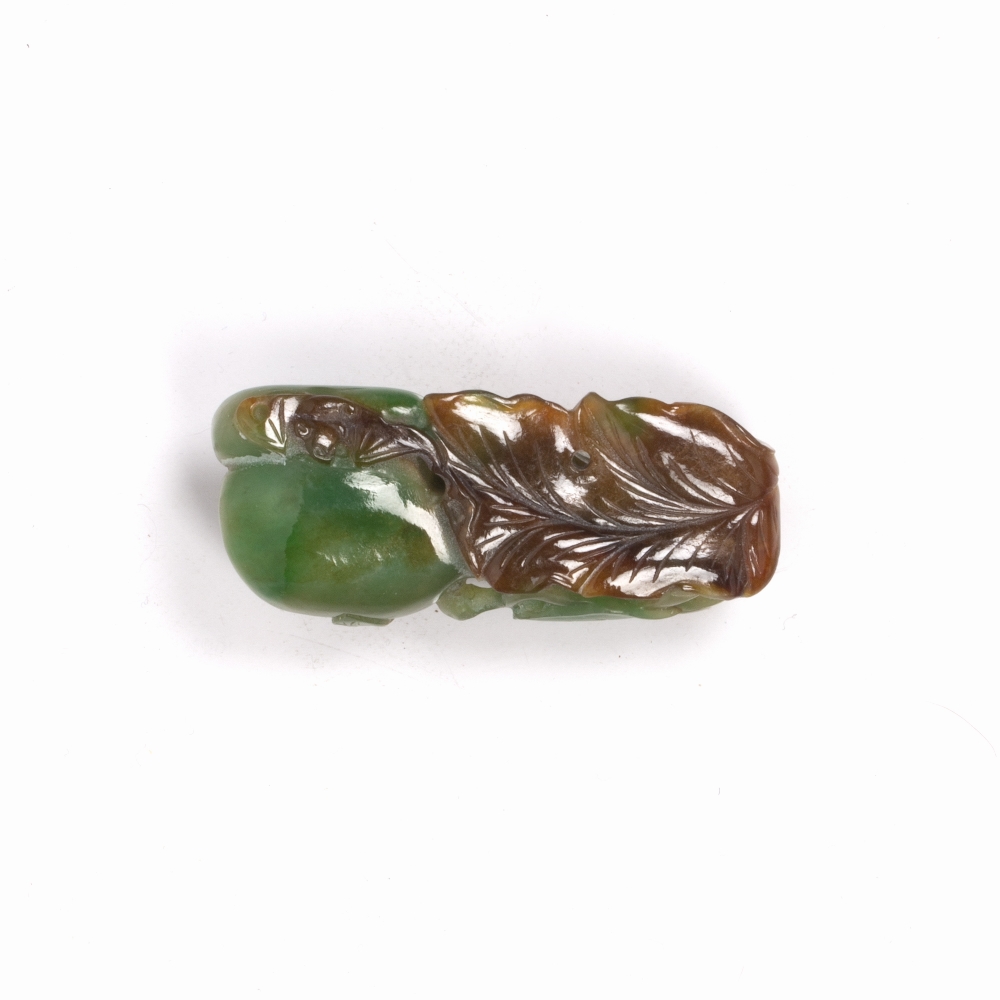 Spinach jade pendant Chinese depicting flowering double gourd fruit, 5cm Provenance: From the - Image 2 of 3