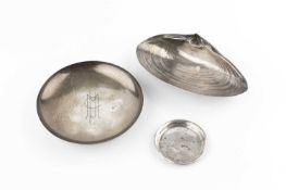 An American silver dish, modelled as a mussel shell, by Wallace, stamped Sterling, 16.5cm wide;