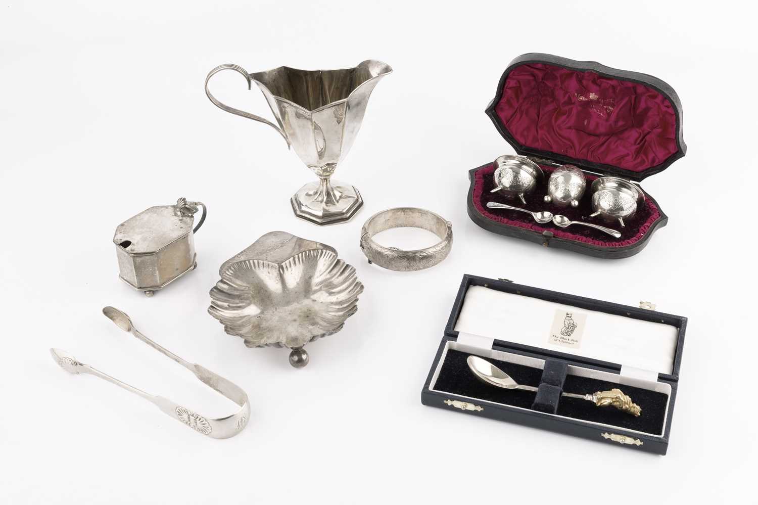 A collection of silver, comprising a faceted cream jug, by Henry Hobson & Sons, Birmingham 1901, a