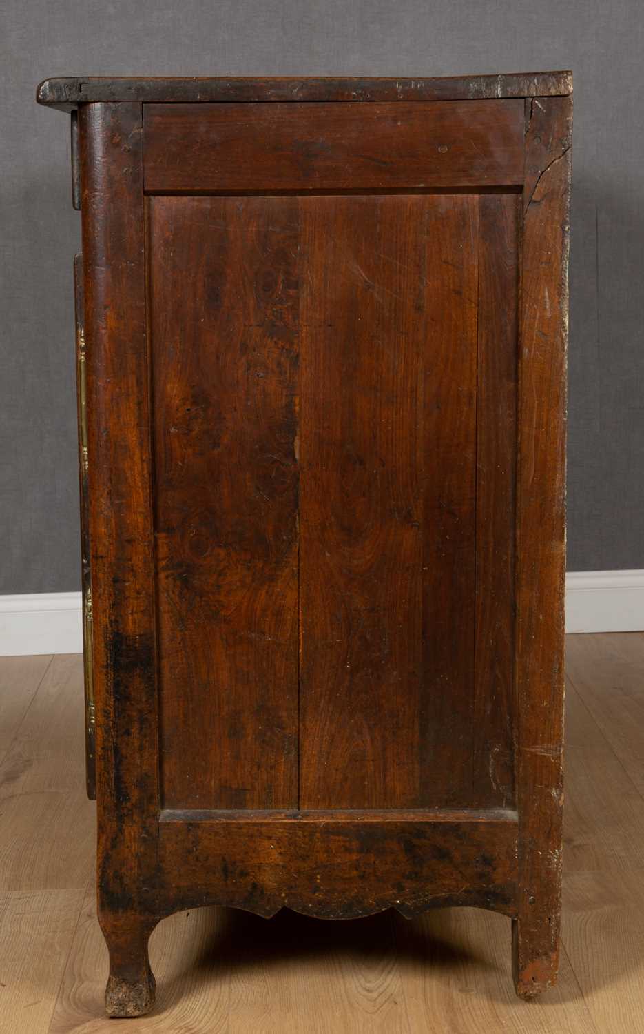 An early 19th century French oak and walnut side cabinet with three drawers above two doors, with - Image 4 of 6