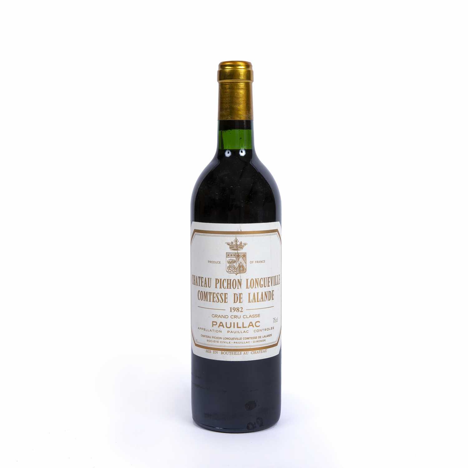A bottle of Chateau Pichon Longueville Comtesse de Lalande 1982Condition report: Level at base of