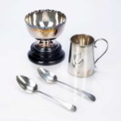 Small collection of silver consisting of a silver tankard, bearing marks for Thomas Bradbury &