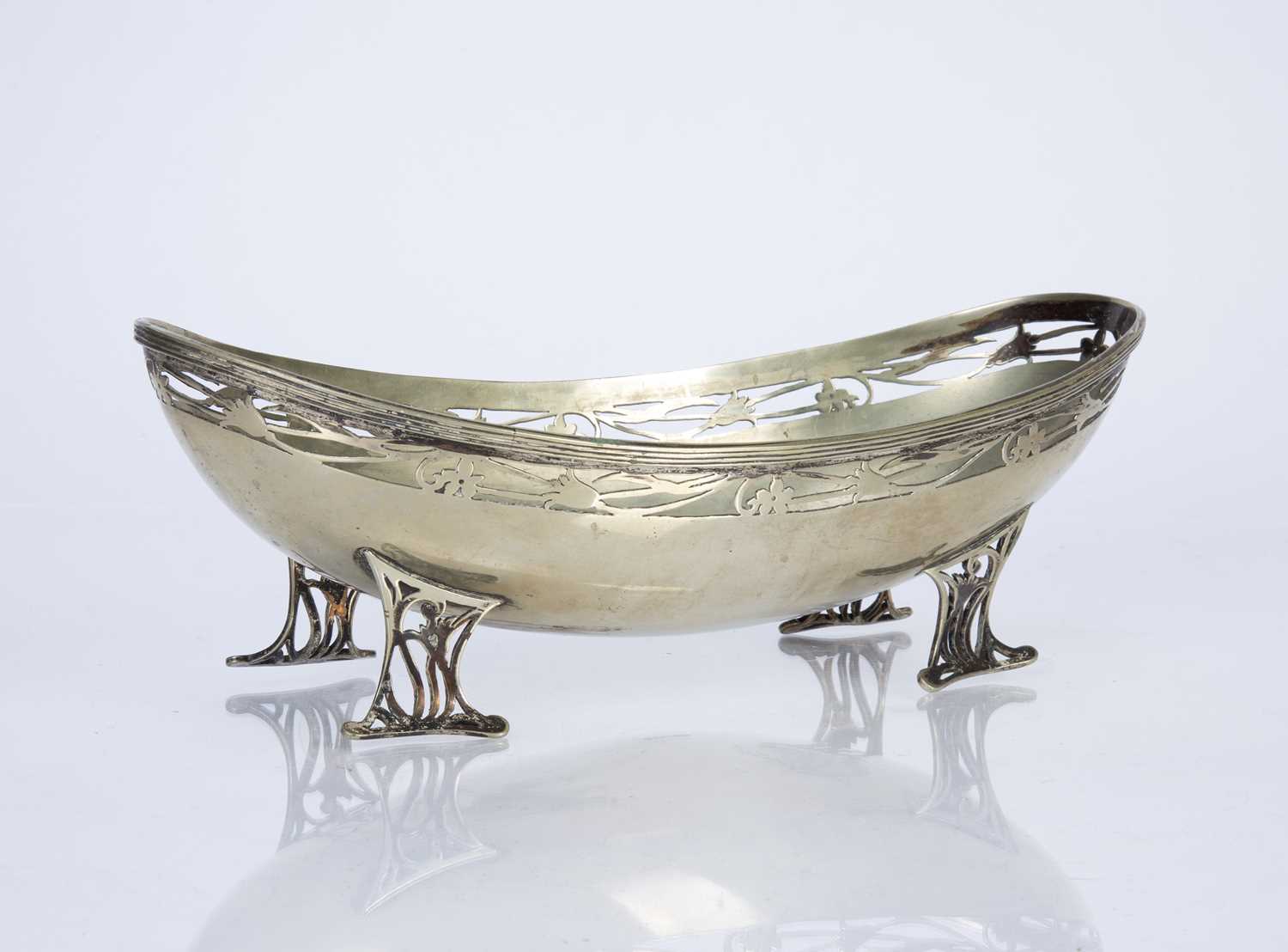 Secessionist style silver plated basket or bowl with filigree rim, indistinctly stamped to the base, - Image 2 of 4