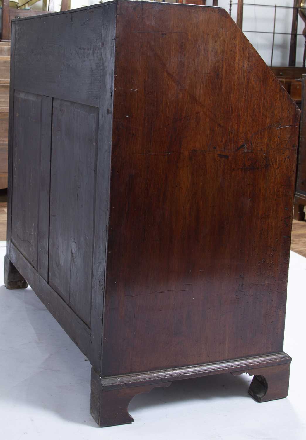 Mahogany bureau George III with fitted interior and inlaid fall front and with drawers below, - Image 5 of 6