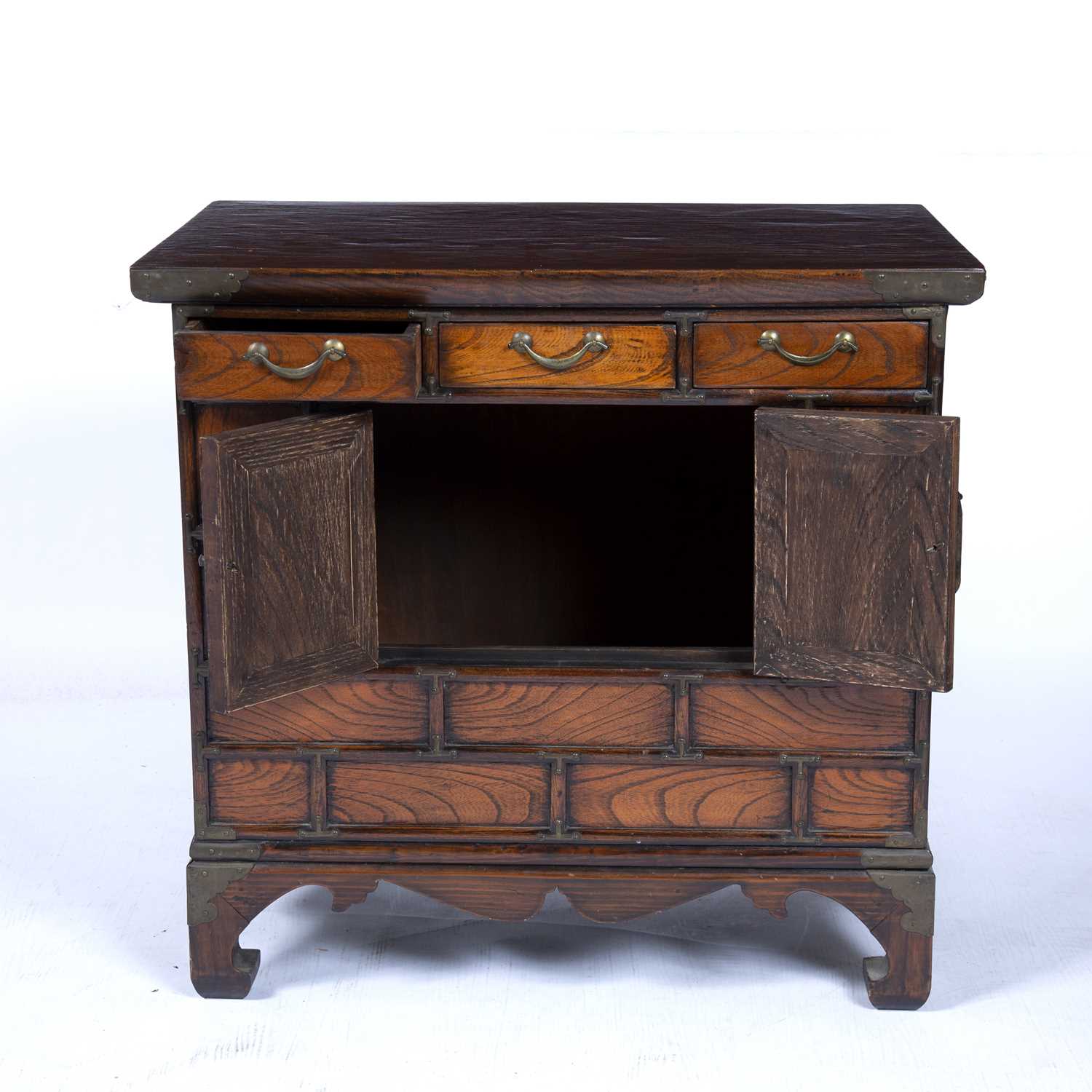 Small Korean elm chest with drawers and cupboards, and with metal mounts, 57cm wide x 40cm deep x - Image 2 of 6