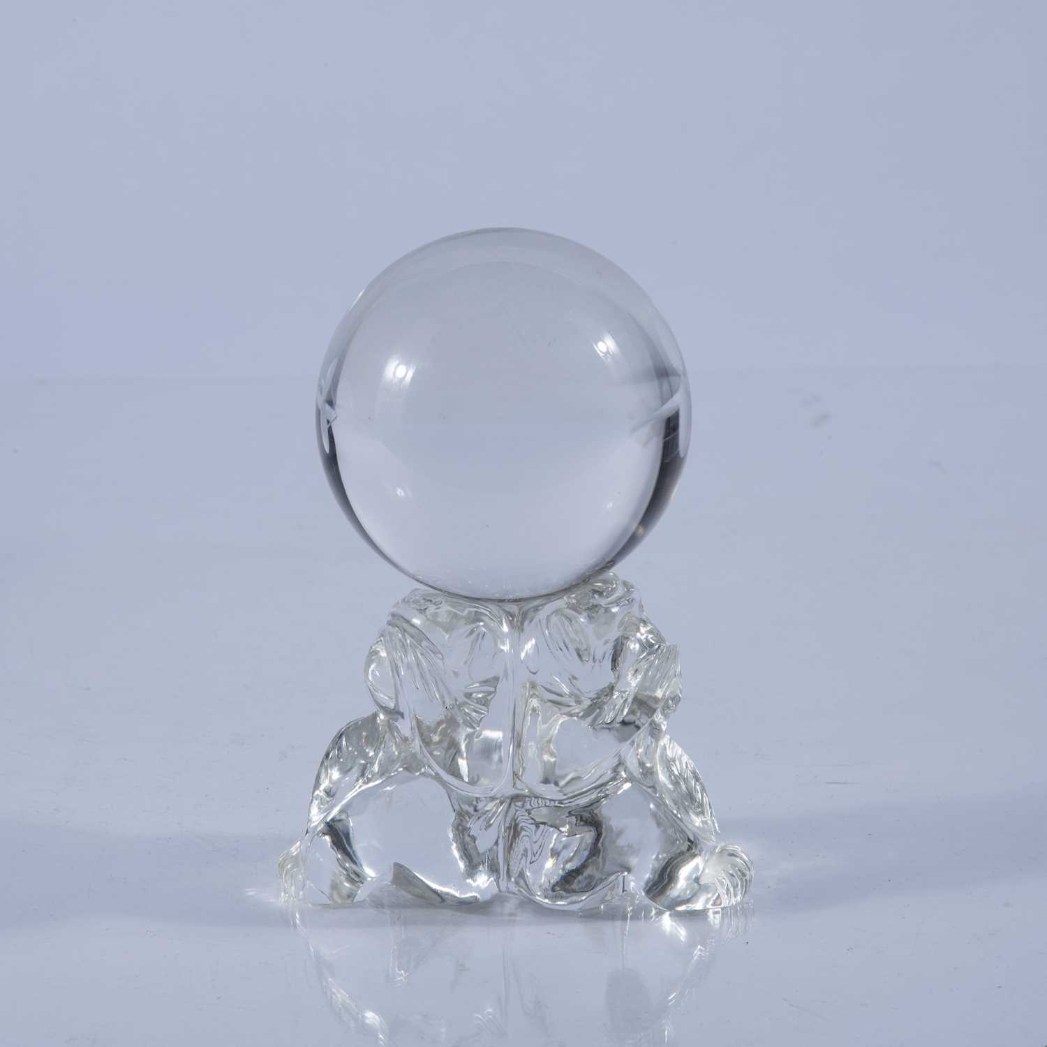 Chinese rock crystal carving depicting an orb supported by three monkeys (orb detachable) 12.3cm - Image 2 of 2