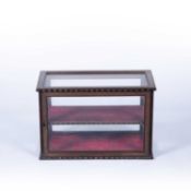 Rosewood tabletop case/collector's cabinet mid 19th Century, with two lined shelves and glass