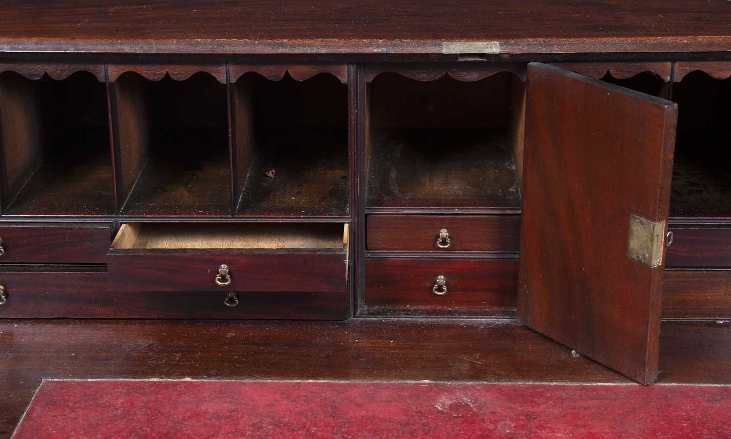 Mahogany bureau George III with fitted interior and inlaid fall front and with drawers below, - Image 3 of 6