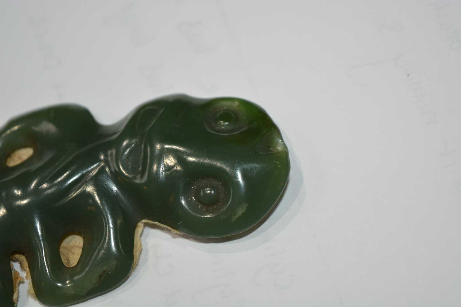 Maori hei-tiki pendant New Zealand, made of green nephrite, depicted with the head tilted to the - Image 14 of 16