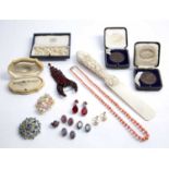 Collection of jewellery to include: Coral bead necklace, opal bar brooch, costume jewellery,