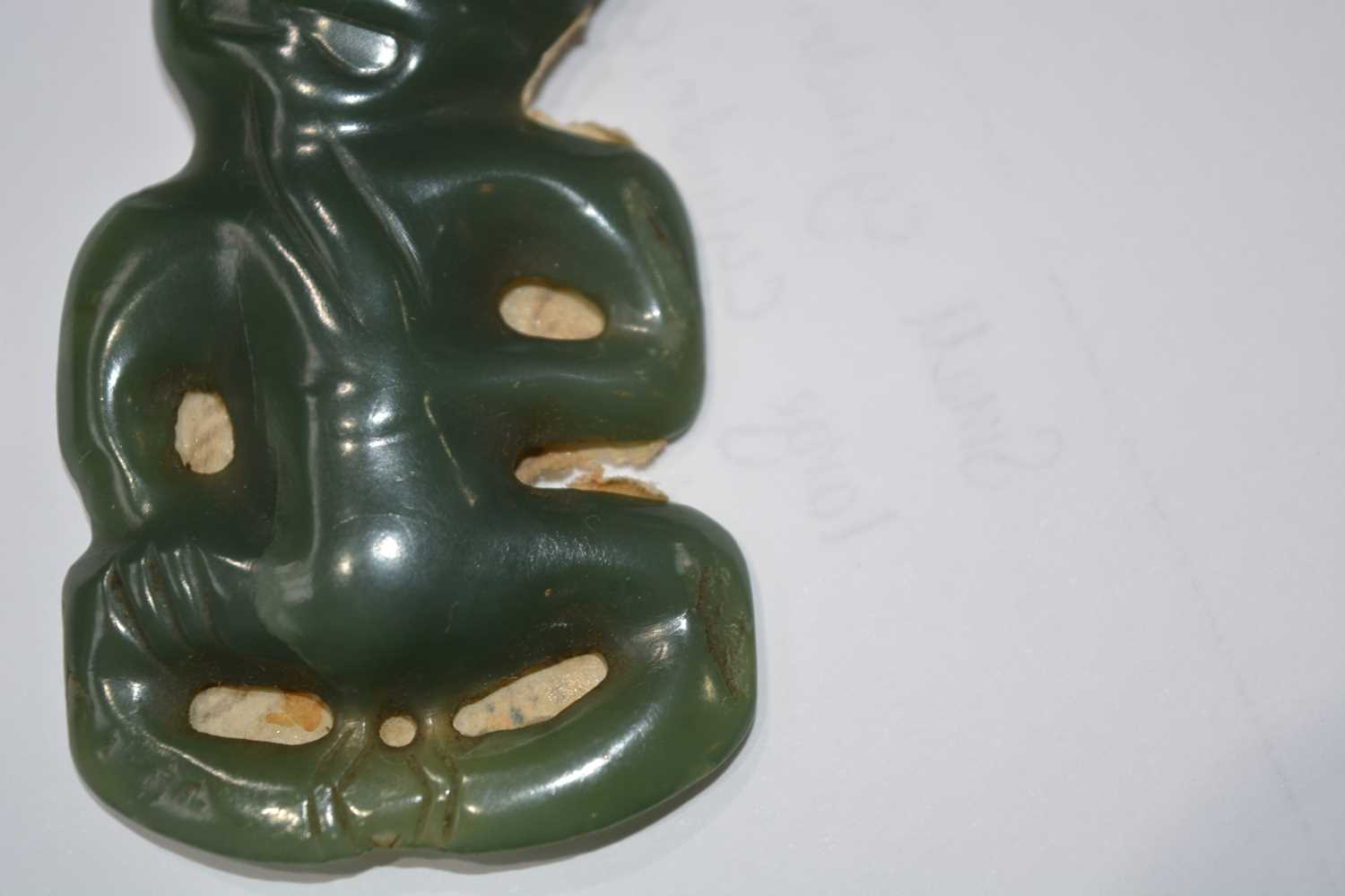 Maori hei-tiki pendant New Zealand, made of green nephrite, depicted with the head tilted to the - Image 12 of 16
