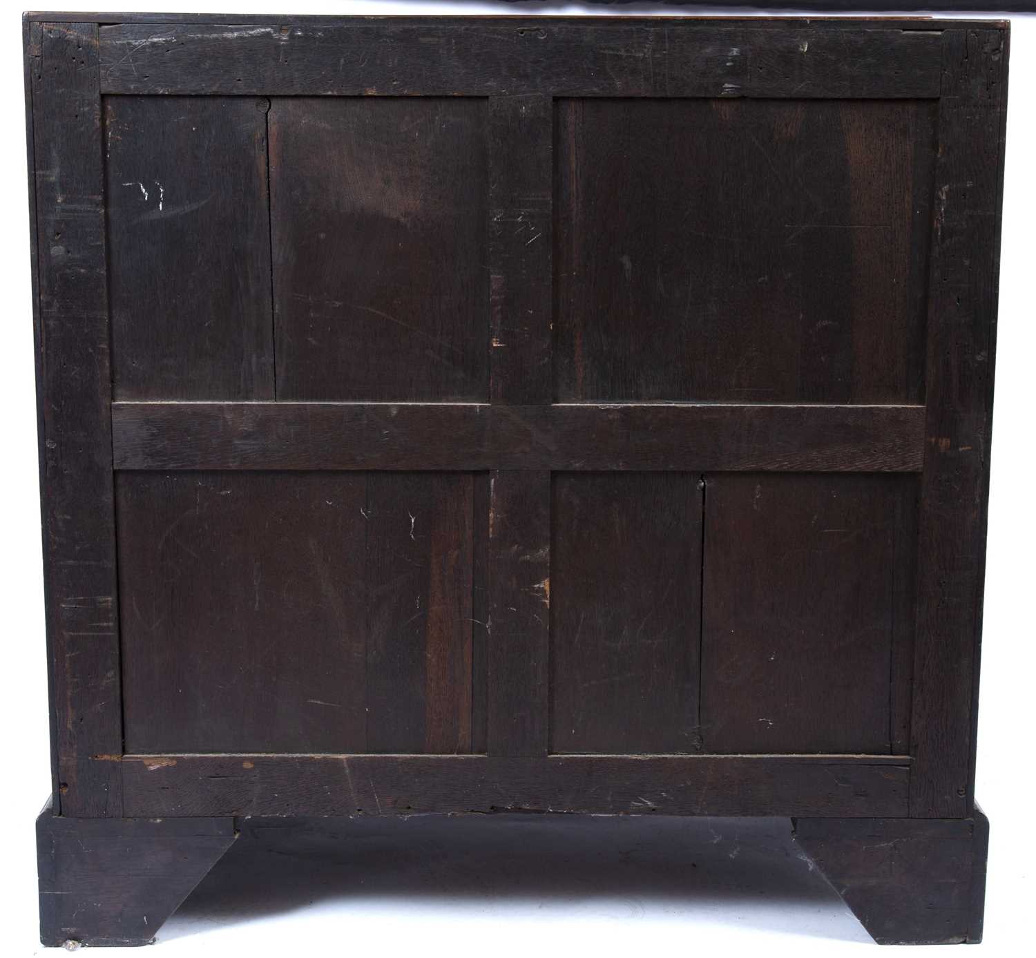 A George III mahogany bureau, the fall enclosing an arrangement of pigeon holes, short and long - Image 4 of 4