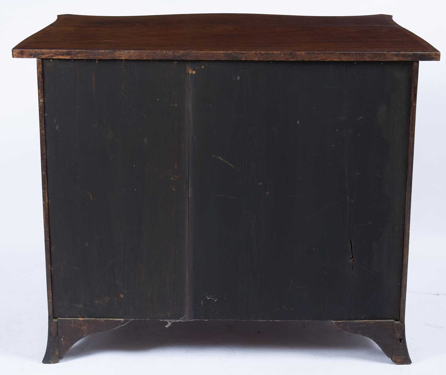 A George III serpentine fronted mahogany chest, the top with a narrow crossband above four graduated - Image 5 of 5