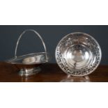 An early 20th century pierced silver bowl with marks for Sheffield 1909, 25cm diameter x 11.5cm high