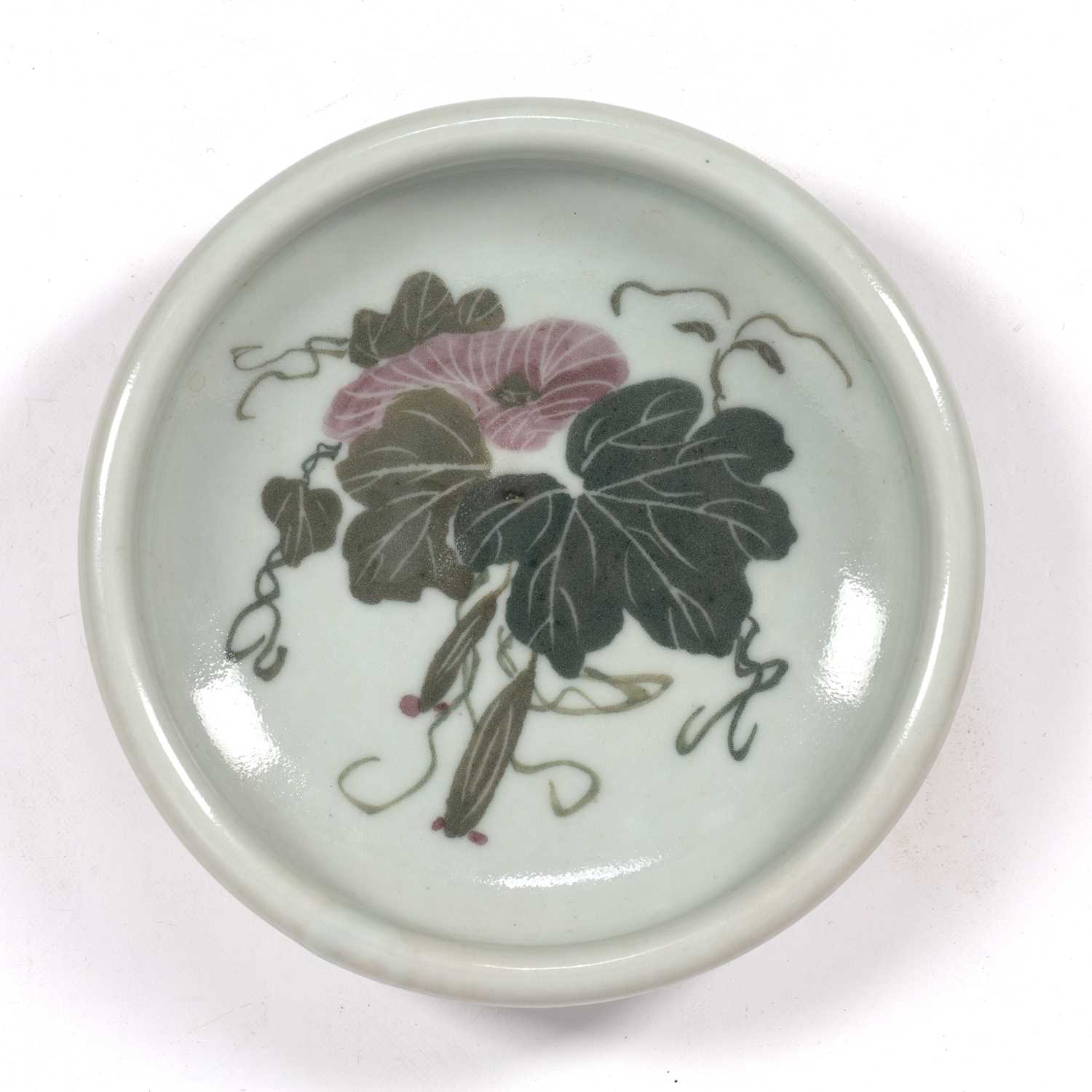 Porcelain brush washer Chinese, Republic period decorated to the centre with flowers, base with - Image 2 of 3