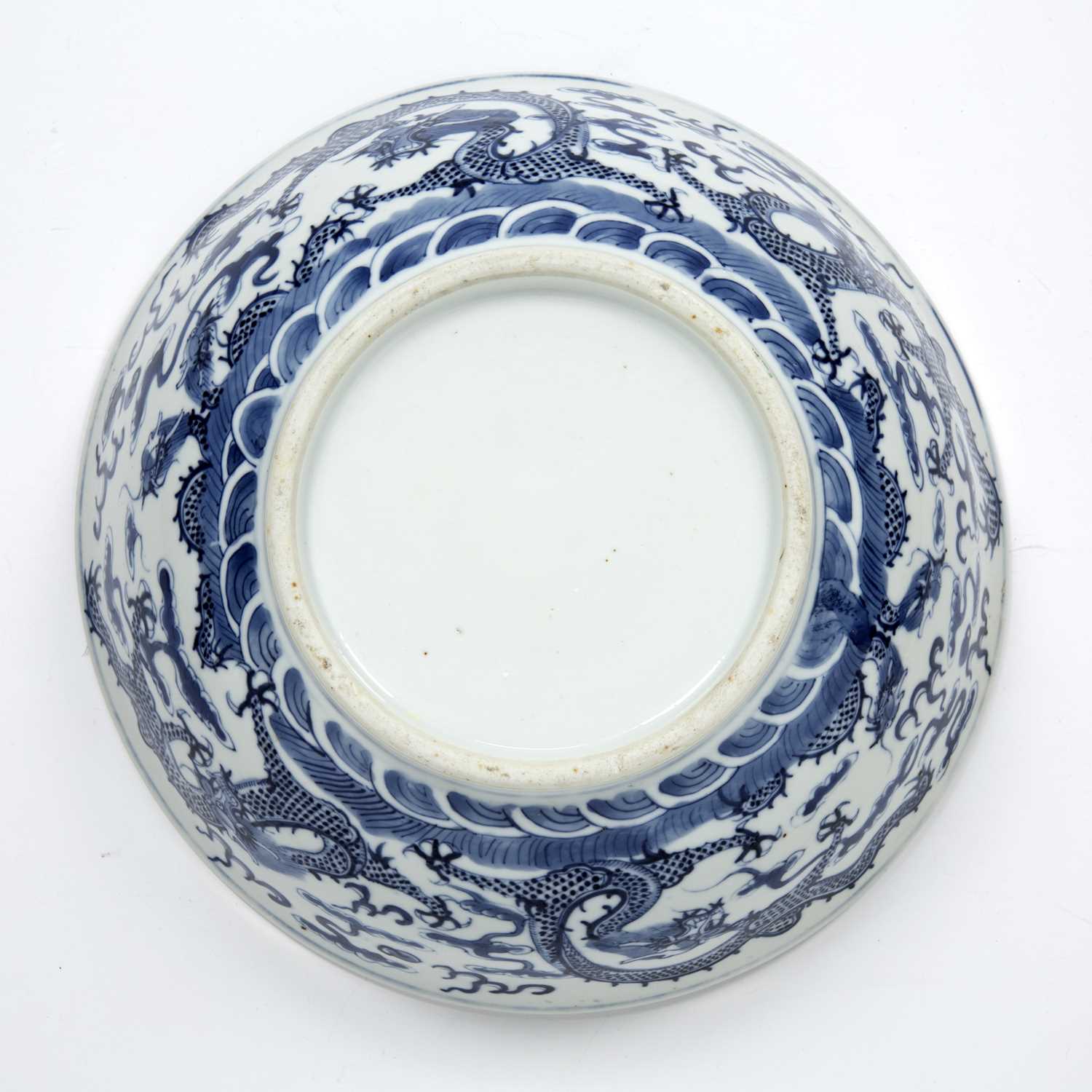 Blue and white bowl Chinese, 19th Century decorated to the exterior with dragons in flight above - Image 4 of 4