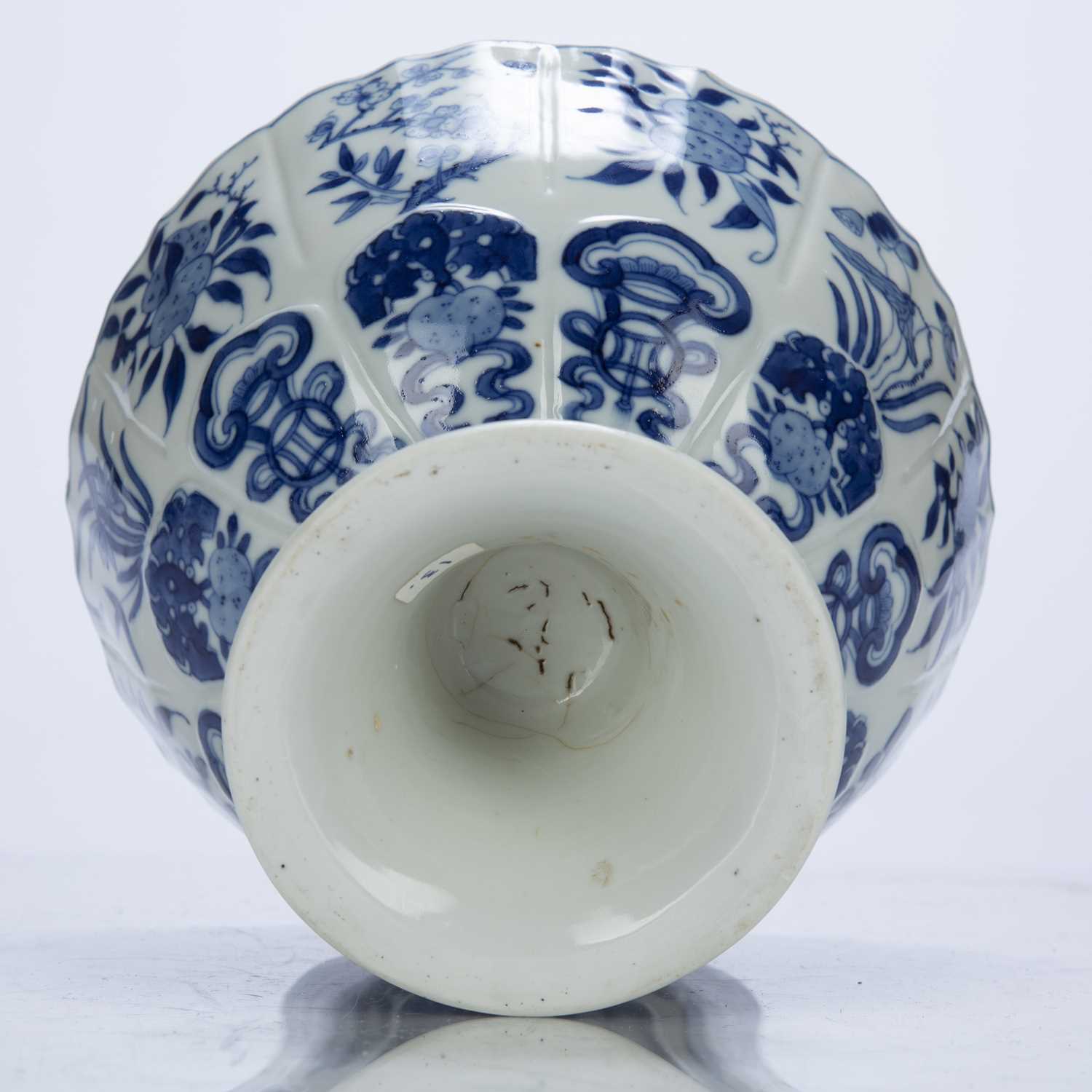 Blue and white stem bowl Chinese, 20th Century painted with sprigs of flowers, pomegranates, - Image 6 of 6