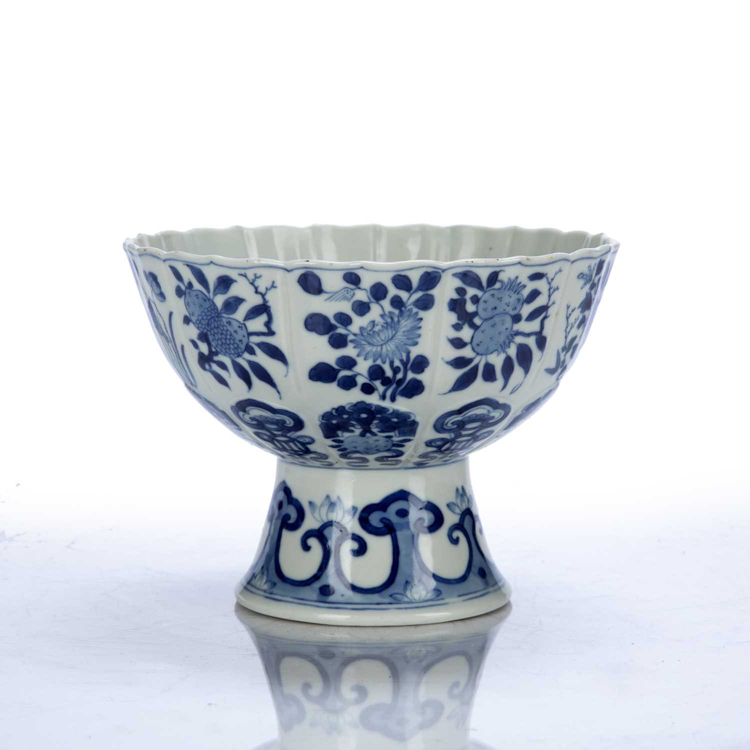 Blue and white stem bowl Chinese, 20th Century painted with sprigs of flowers, pomegranates, - Image 5 of 6