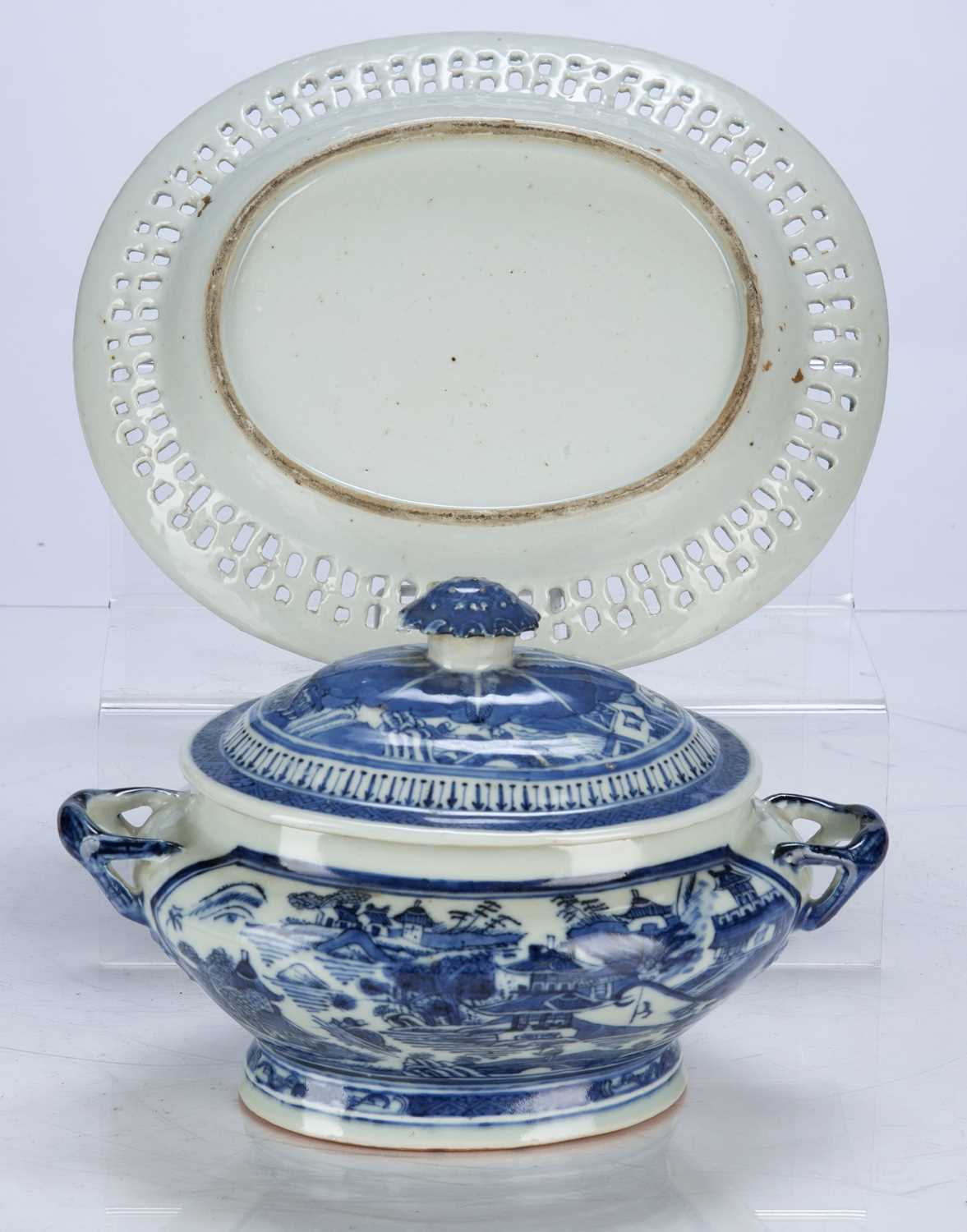 Oval blue and white tureen, cover and stand Chinese, 19th Century painted with river landscapes, - Image 2 of 3