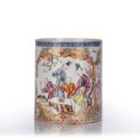 Mandarin porcelain export tankard Chinese, Qianlong period painted with a group of figures at a