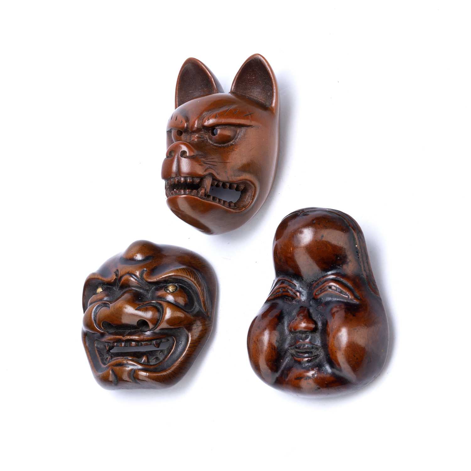 Wood netsuke Japanese, 19th Century of a snarling Kitsune (fox), a wood netsuke of a well - Image 2 of 4