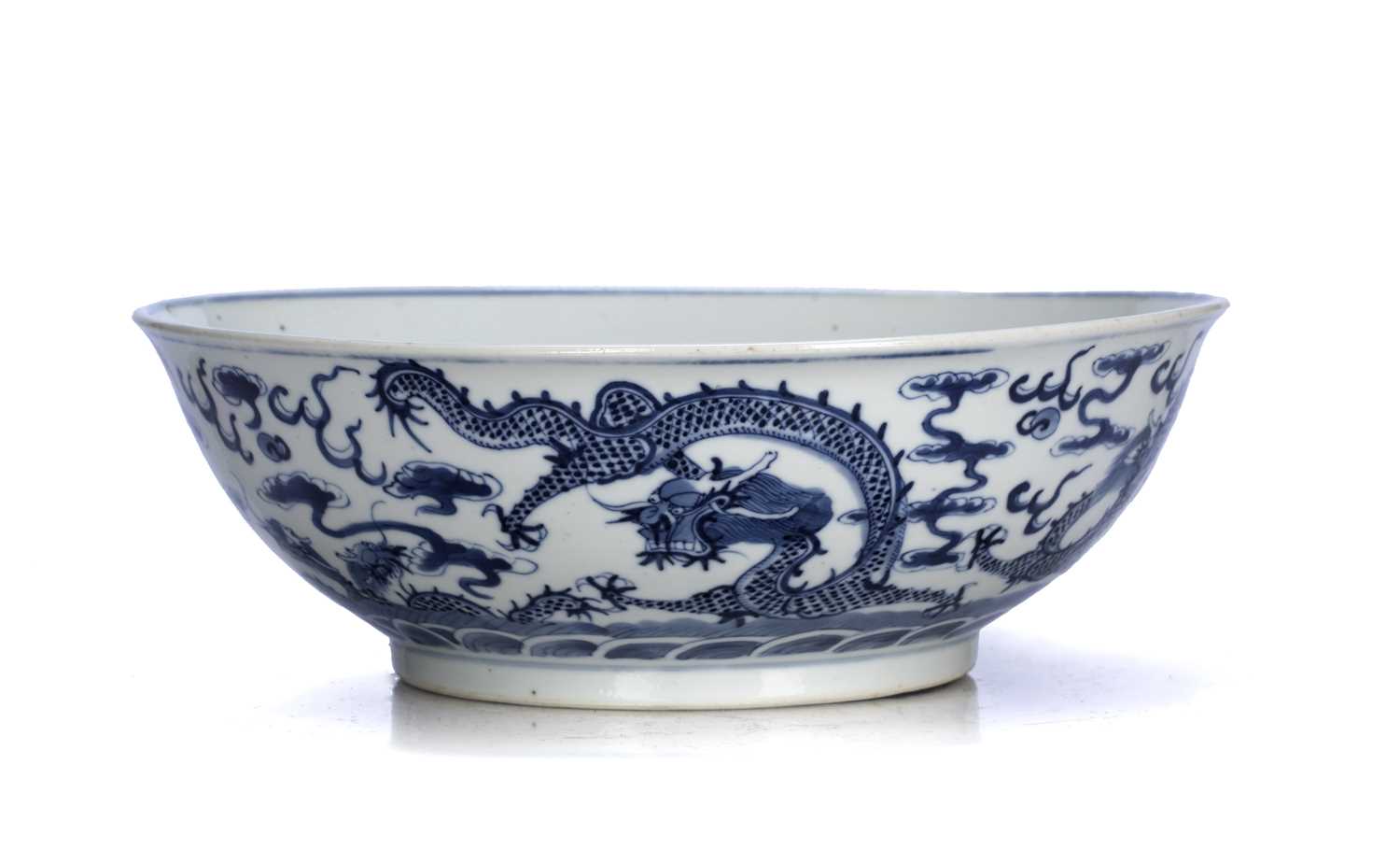 Blue and white bowl Chinese, 19th Century decorated to the exterior with dragons in flight above - Image 2 of 4