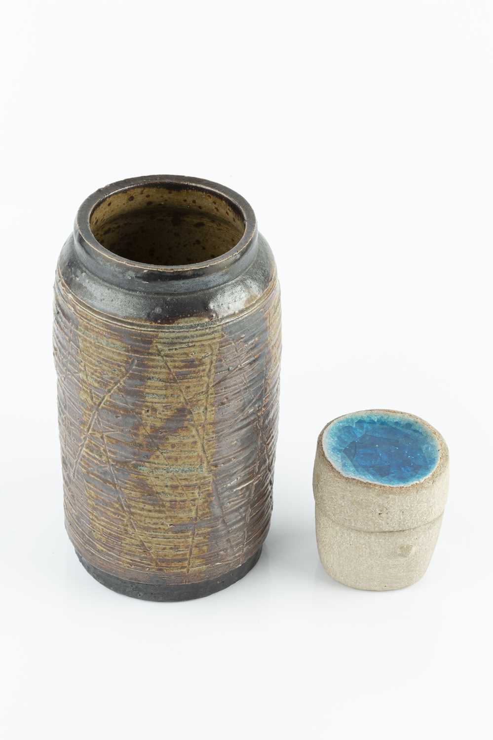 Denise Wren (1891-1979) at Oxshott Pottery Vase ribbed with vertical bands of dark glaze signed 19cm - Image 3 of 3