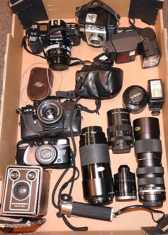 A collection of various cameras and lenses - Image 4 of 7