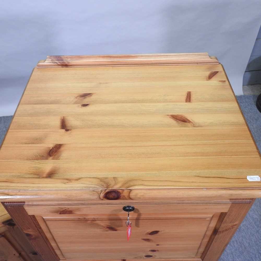 A modern pine bureau, - Image 3 of 8