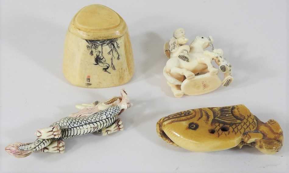 An early 20th century Japanese netsuke, - Image 5 of 8