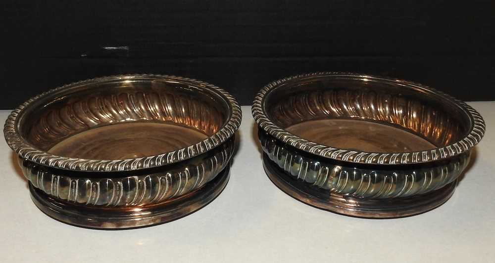 Two boxes of metalwares, - Bild 8 aus 12