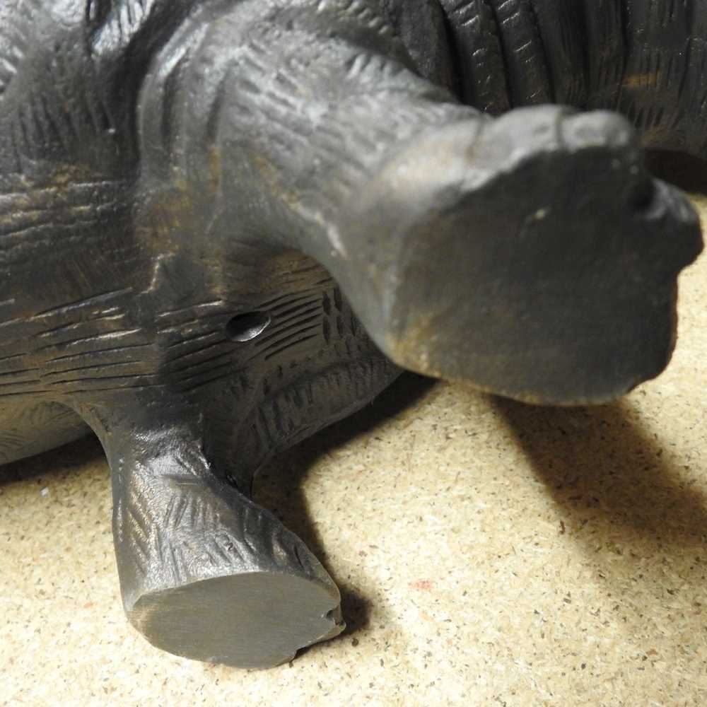 A bronzed metal model of a hippo - Bild 4 aus 8