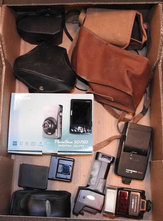 A collection of various cameras and lenses - Image 5 of 7