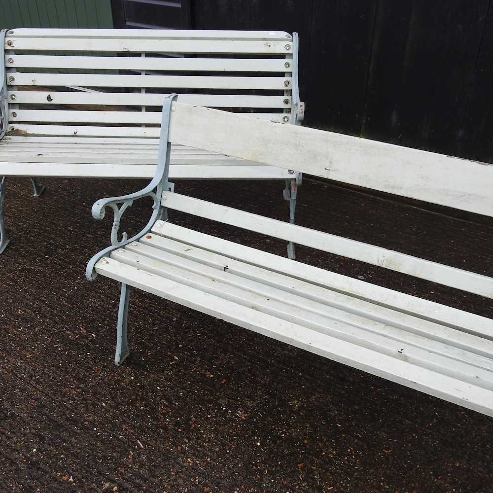 A cast iron and slatted wooden garden bench, - Image 4 of 7