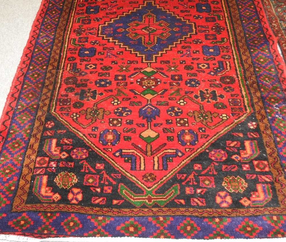A Persian rug - Image 4 of 11