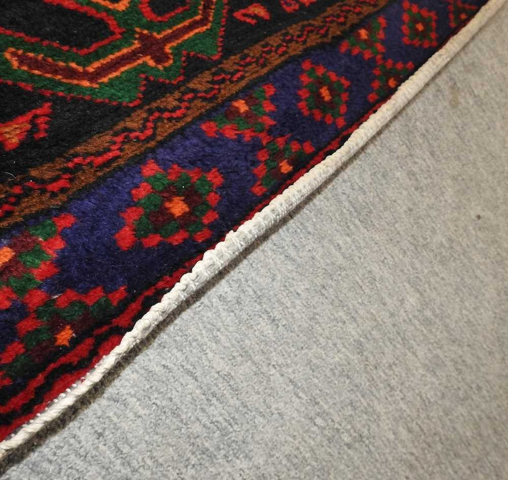 A Persian rug - Image 6 of 11