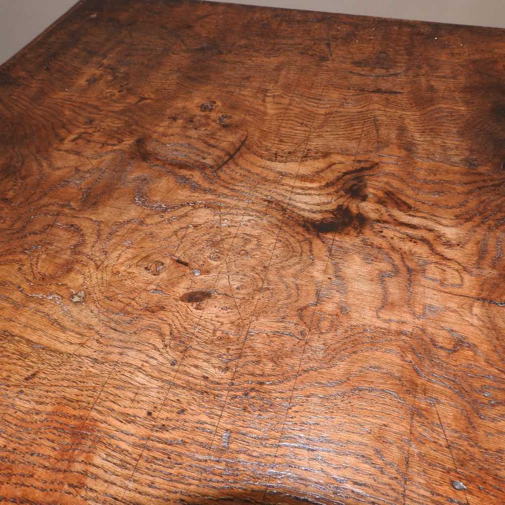 An early 19th century burr elm side table - Image 5 of 10