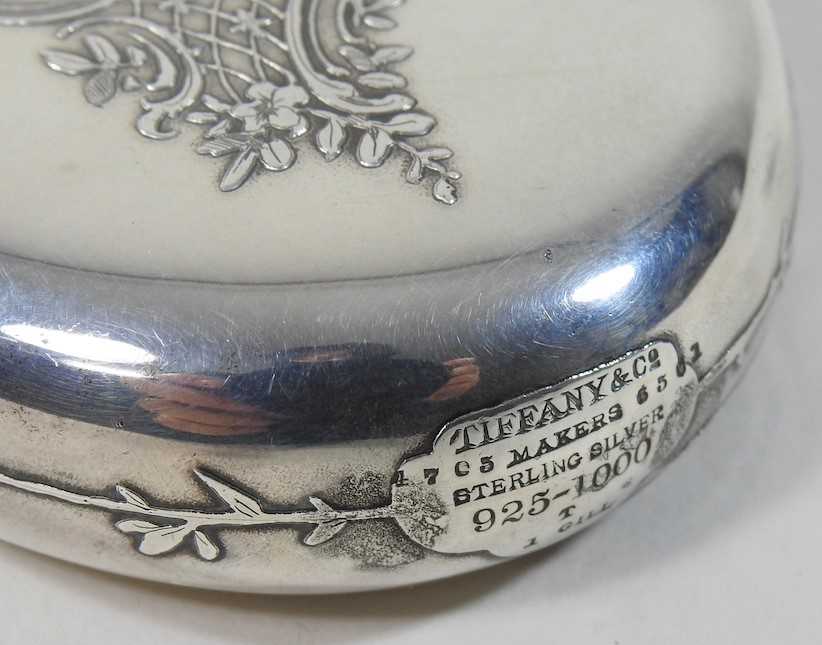 An early 20th century Tiffany engraved silver hip flask - Image 5 of 8
