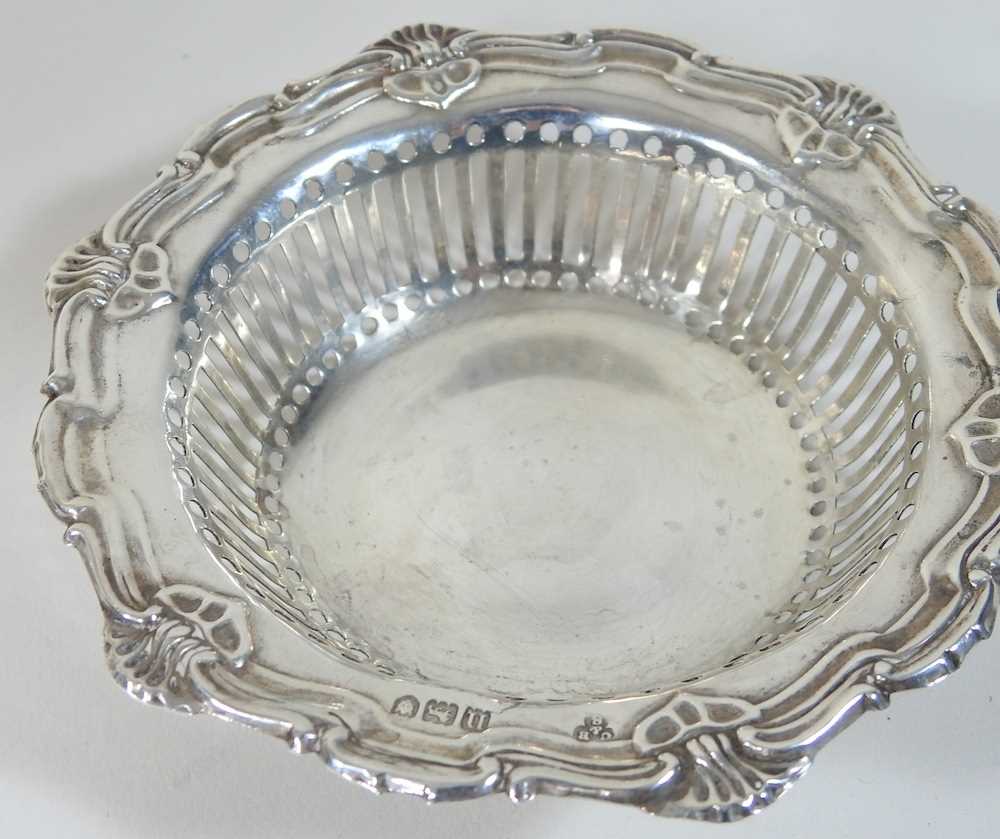 An Edwardian silver bon-bon dish - Image 5 of 11