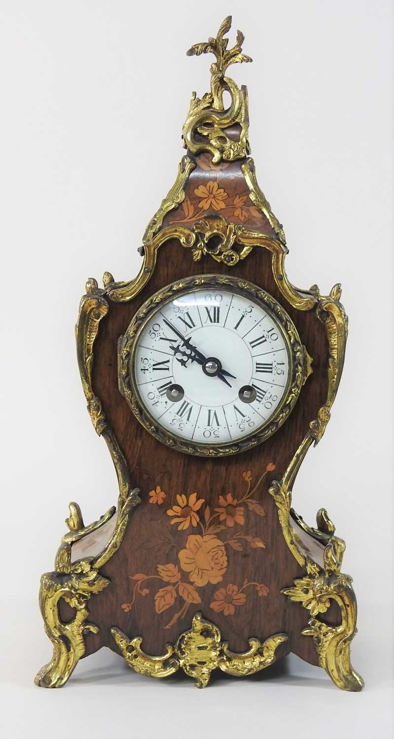 An early 20th century French rosewood and marquetry cased mantel clock - Image 3 of 12