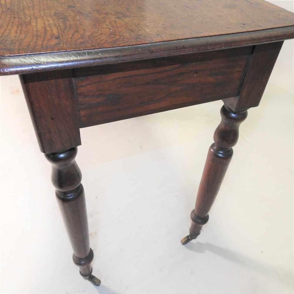 An early 19th century burr elm side table - Image 7 of 10