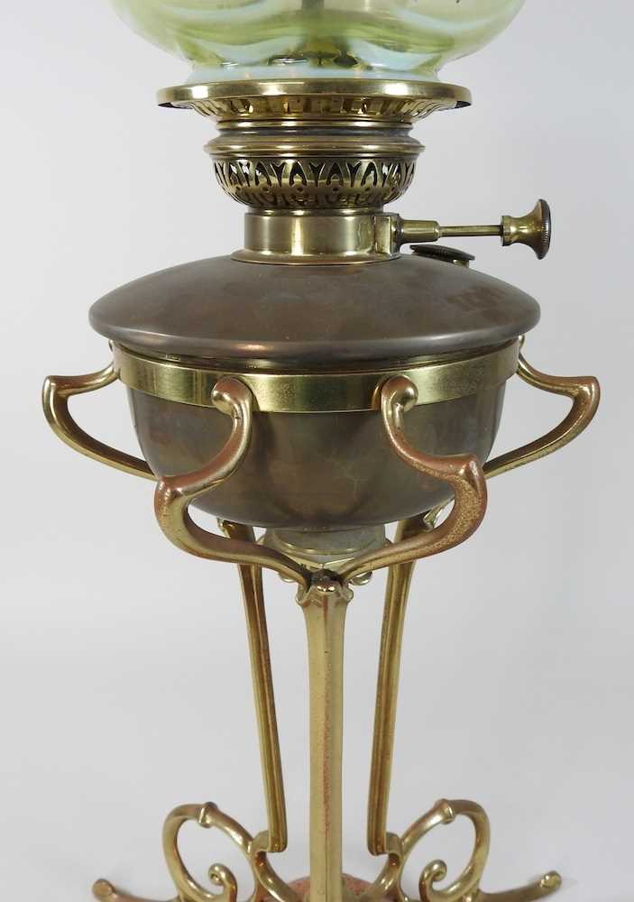 An Arts and Crafts copper and brass oil lamp - Image 5 of 10