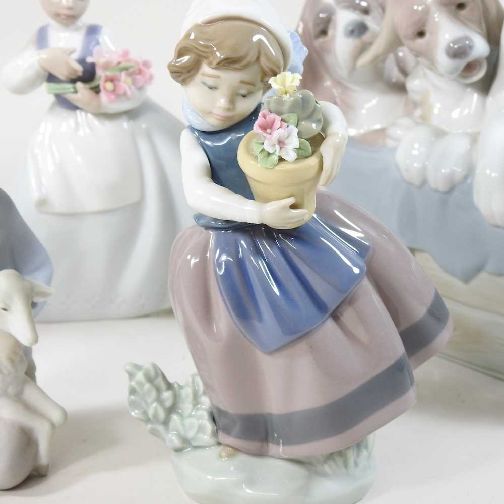 A collection of Lladro and Nao figures - Image 5 of 11