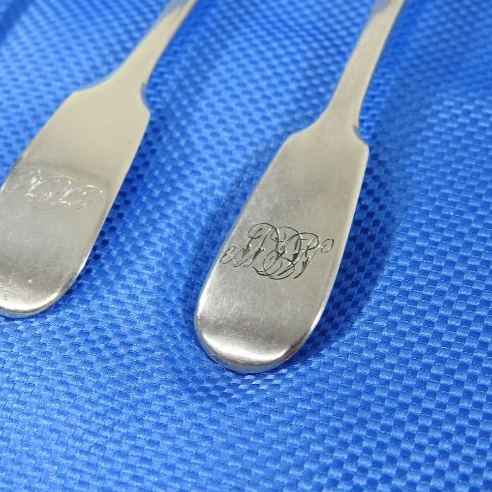 A matched set of six Victorian silver teaspoons - Image 5 of 8