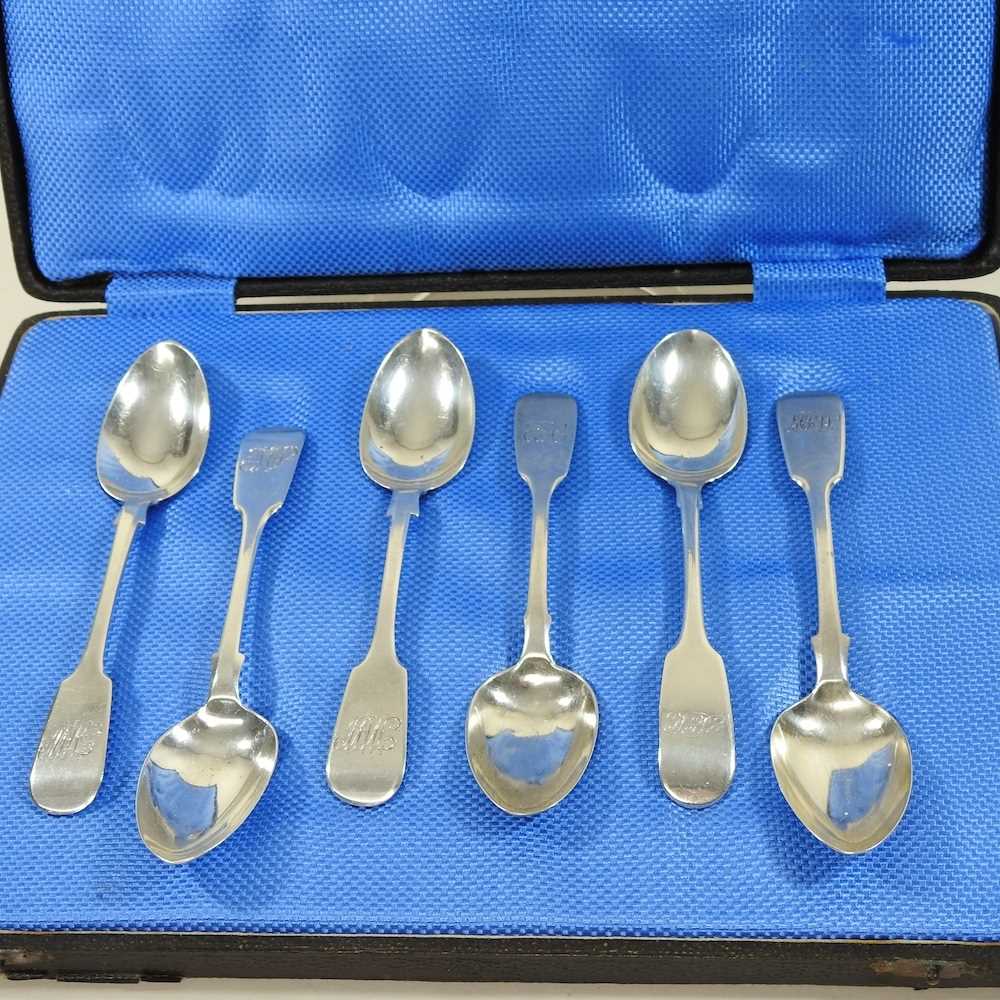 A matched set of six Victorian silver teaspoons - Image 3 of 8