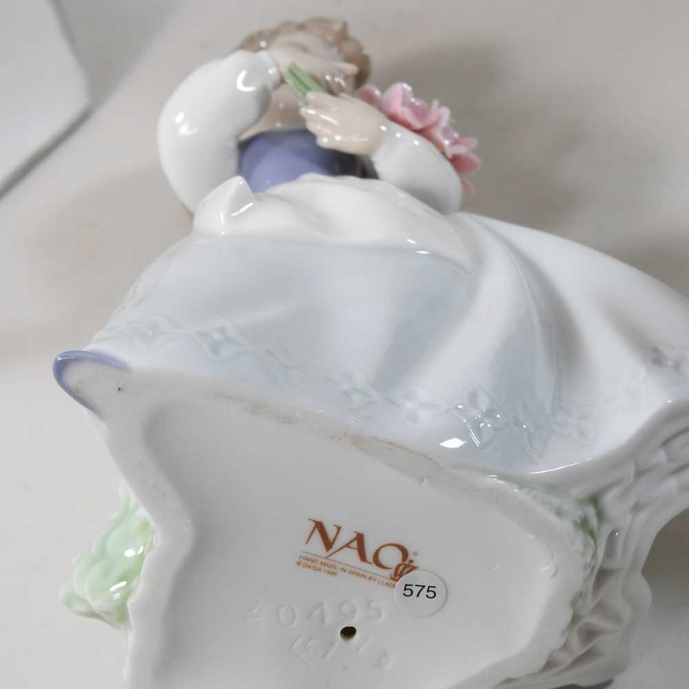 A collection of Lladro and Nao figures - Image 2 of 11